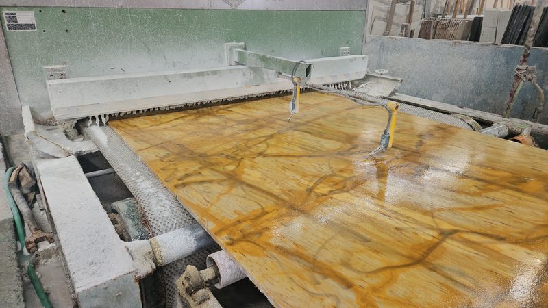 Cutting it into slabs — Giallo Siena marble in processing