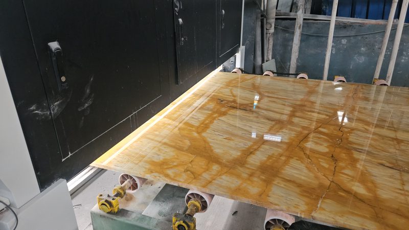 Cutting it into slabs — Giallo Siena marble in processing