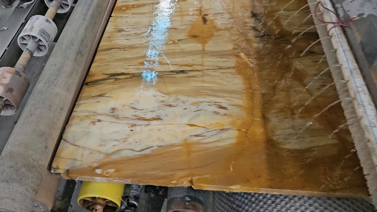 The slab on the polishing line